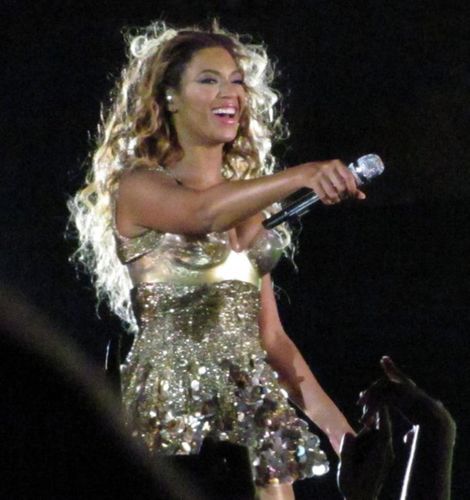 Beyonce+Performing+Live+Perth+c9yefX0-psxl