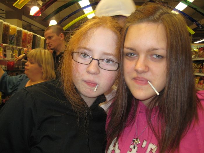 Steinunn&Elin  nammibarnum me sleikj