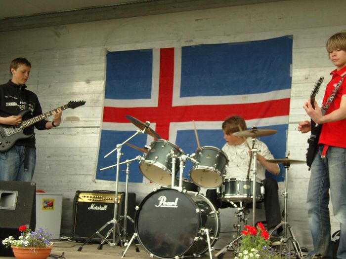 Finnur slr taktinn