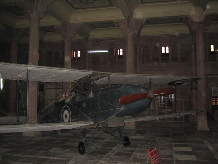 Flugvel a safni inni i virki i Bikaner