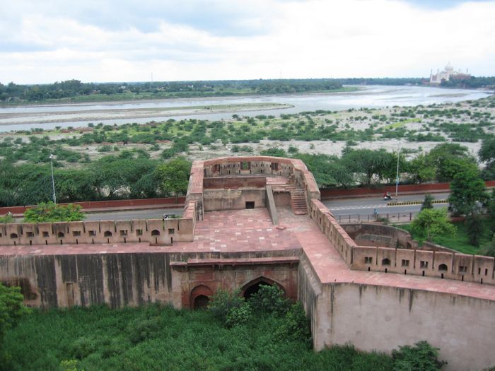 I virkinu (sest i Taj Mahal i fjarlaegd)