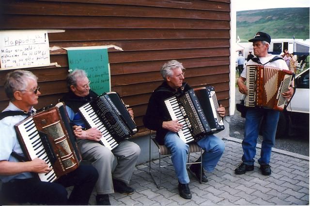 09.Tveir r Rvkog Hkon og Nmi