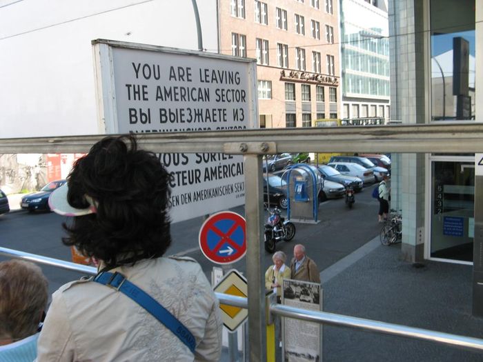 Vi checkpoint Charlie