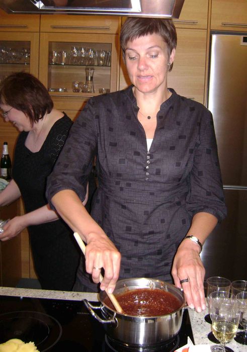 Ester a ba til skkulaissu fyrir eftirrttinn