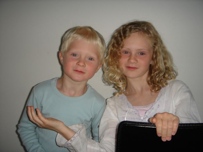 2006_agstMyndlistasning og portrett og afmli Lara 056