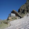Hús undir steini