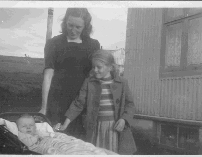 Dsa, Madd og Gunna Mja. Mynd tekin 1946