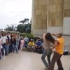 Brasilísk stelpa tekin í dans