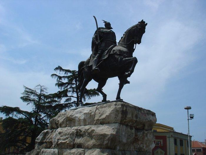 Stytta af Gjergj Kastrioti Skanderbeg