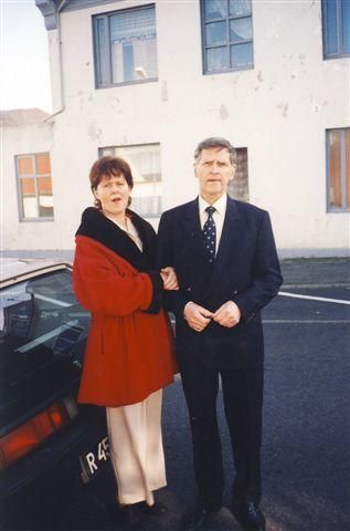 johann julius og linda dottir hans f 1964 teki i april1997.jpg