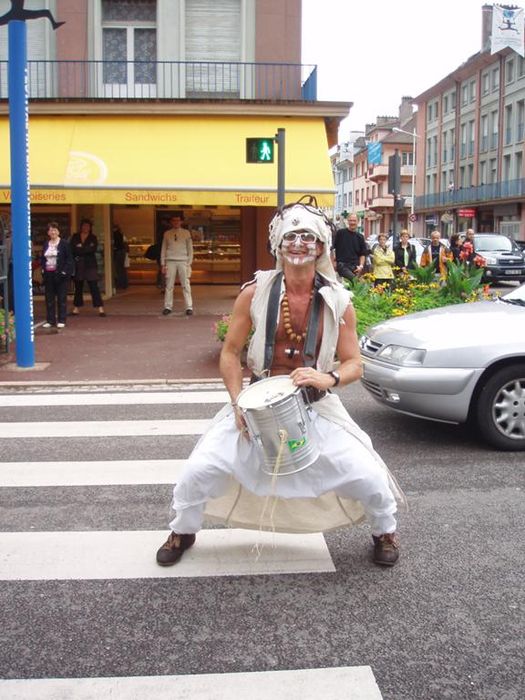 Klikkaur karl a dansa og syngja, einn af brssunum