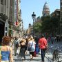 Ein hliðargatan af Plaza Catalunya