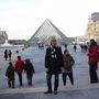 Ég fyrir utan Louvre