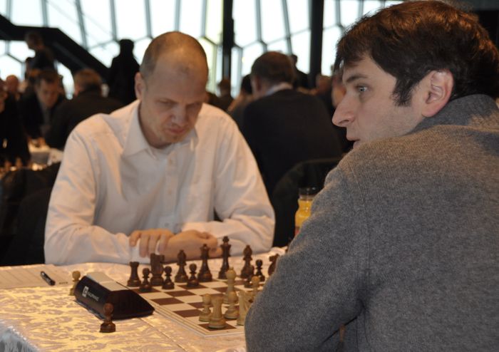 Hrannar Jnsson is playing against Yuri Shulman