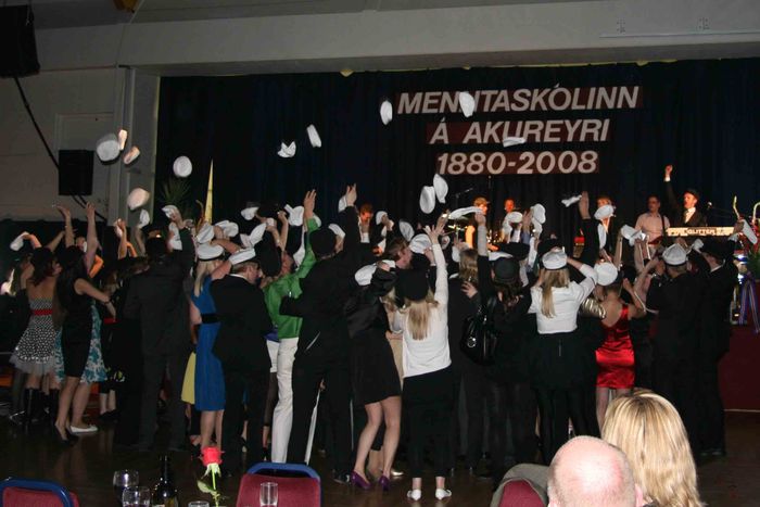 Hvtu kollar eins rs stdenta fjka