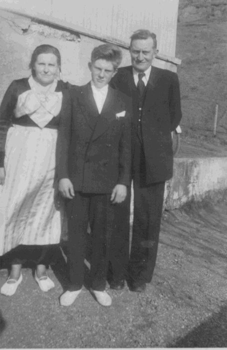 Jnna, Valdimar (Valdi) og smundur  fermingardegi Valdimars 1949