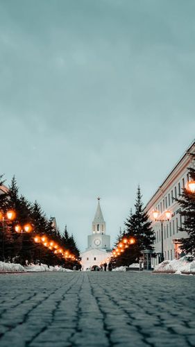 Kazanfree-photo-of-kazan-kremlin-behind-cobblestone-street