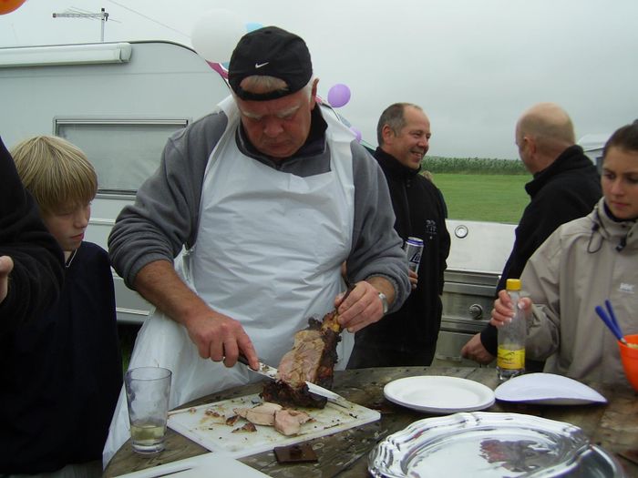 Einar kokkur a elda eitthva gott