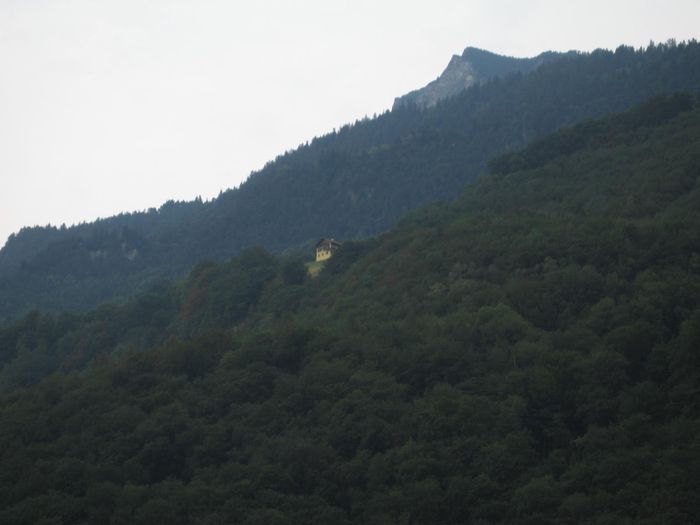 Lítid hús hátt upp í fjalli í Liechtenstein