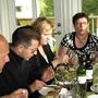 Svenni, Siggi, Emma Bára og Björg njóta matarins
