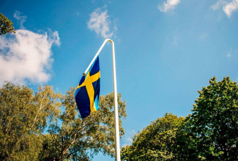 svensk flagga trasig