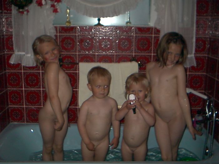 Halla Bjrk,Logi,Ggja og Emma  bai hj mmu og afa