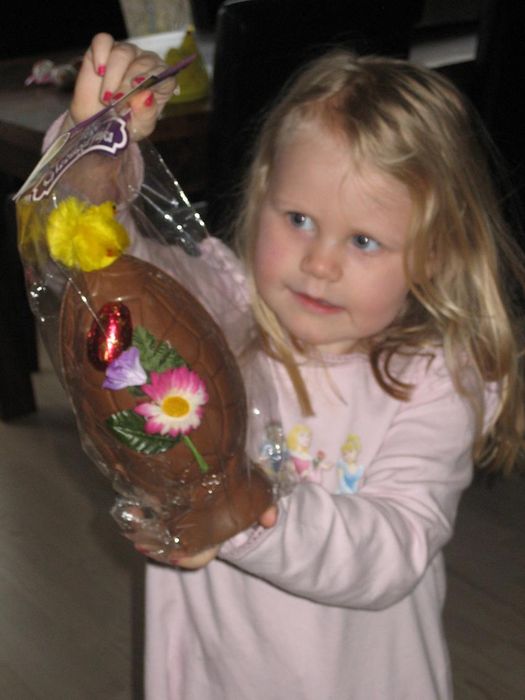 Anna Linda me pskaeggi sitt