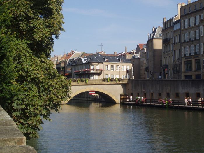 Moselle - in sem rennur gegnum Metz