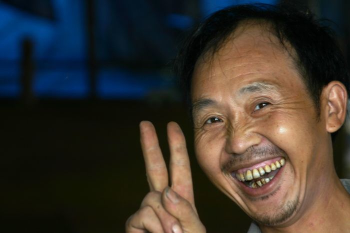 Luo eldri ea Luo's father