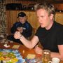 Feðgarnir að spila Catan