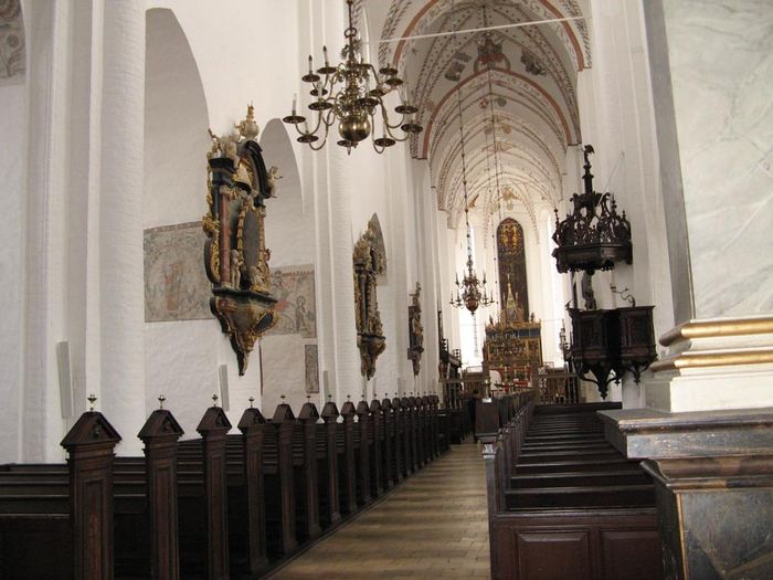 Dmkirkjan  rhus