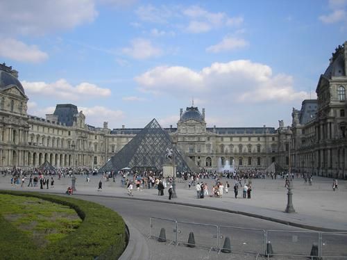 Mihluti Louvre safnsins