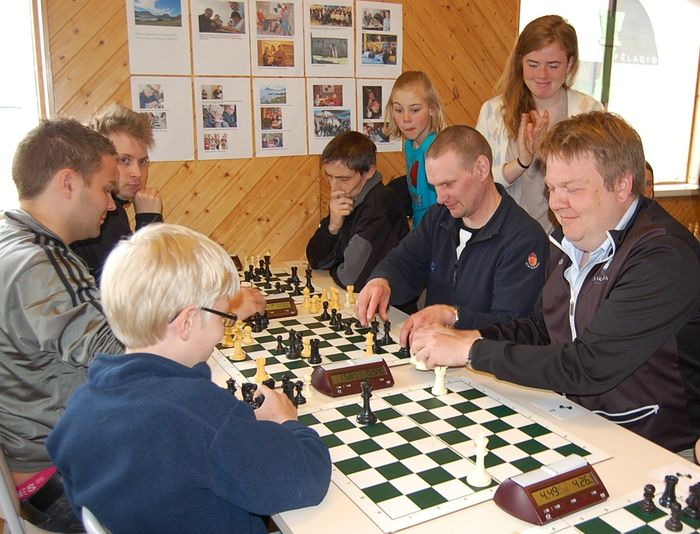 Gauti Pll lagi forsetann - Sigurlaug klappar!