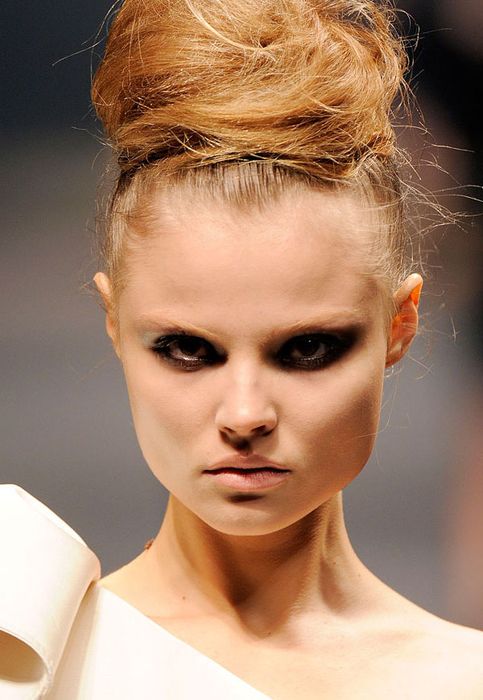 Messy Top Knot - hrtska 2010