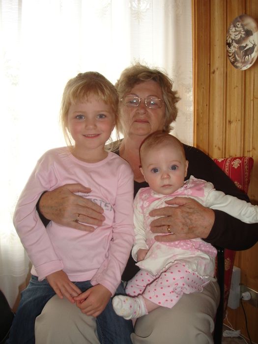 Amma me Emilu og Jlu Bjrk