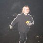 Kjartan nýbúin að kveikja í rakettu...