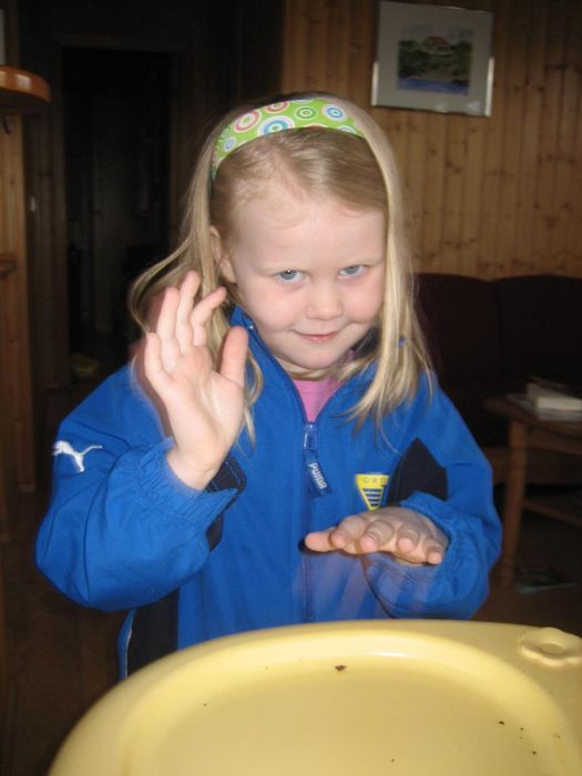 Trommustelpan alltaf me show ... eins og mamman????