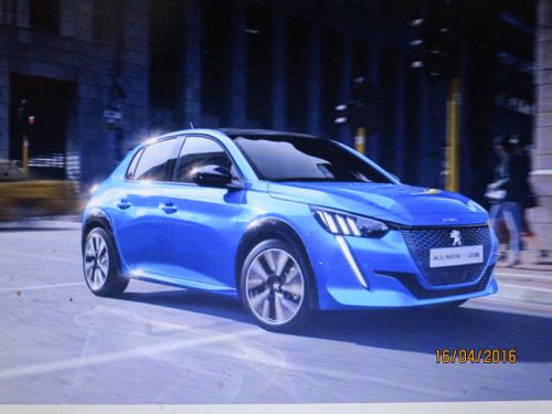 Peugeot E-208 (2)