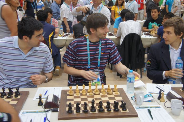 Kramnik, Grischuk og Karjakin sl  letta strengi