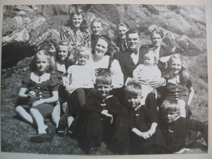 Tóta,Kristinn,Emil,Guðni,Hulda,Maddý,Steina,Þórsteina,Páll,Emma,Stína,Hlöbbi,Sævals,Birgir.