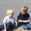 Viljar og Atli ræða málin í sólinni