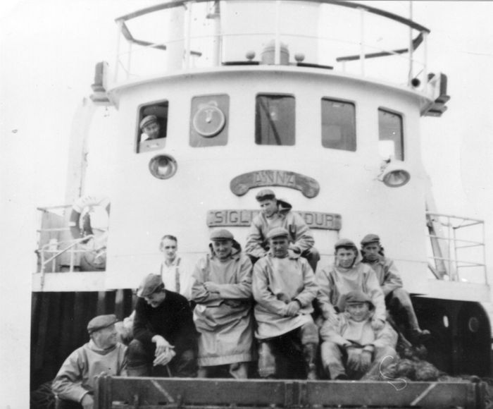 Skipverjar  nnu SI-117  lokadag (1963-4?)