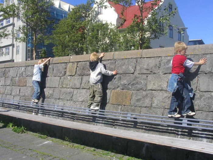 ..og fljtlega bttust fleiri klifrukettir  hpinn