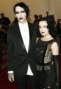 The Family Foundation vill meðal annars bjarga hjónabandi Marilyn Manson - rétt fyrir áramóti sótti Dita Von Teese, eiginkona hans um skilnað og kenndi "irreconcilable differences".jpg