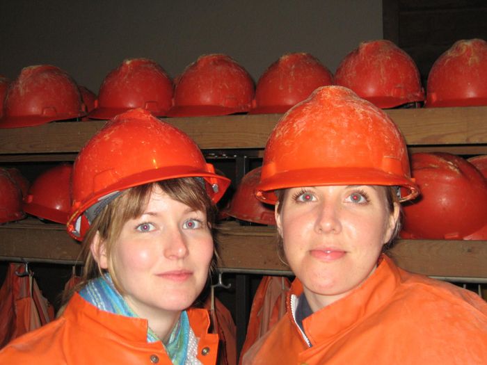 Anika og Kristin a skoa koparnmuna