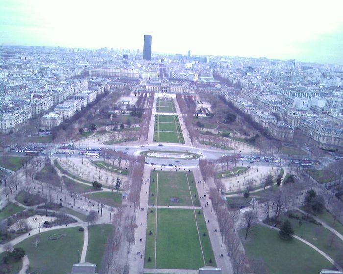 tsni 1 r Eiffelturninum