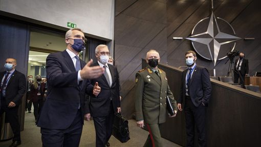 nato-leaders-wearing-masks