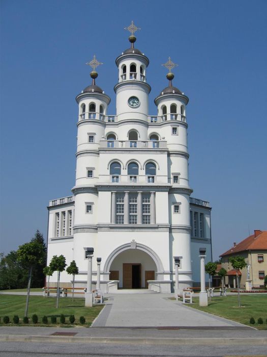 Kirkja  Slvenu