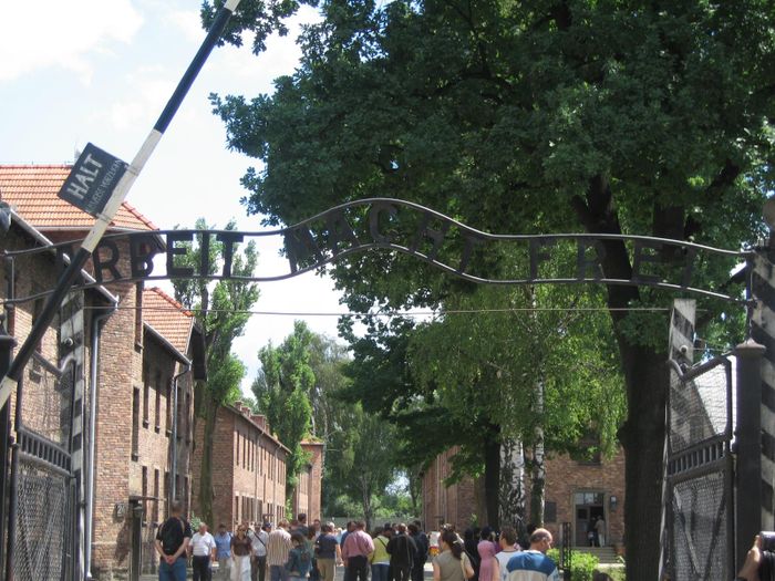 Inngangurinn i Auswitch (Arbeit macht frei)