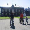 Á Austurvelli fyrir framan alþingishúsið
